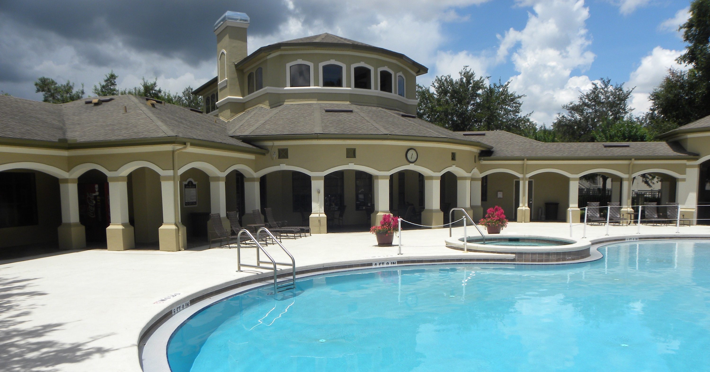 Cushman & Wakefield Negotiates Sale of Grand Reserve Apartment Homes